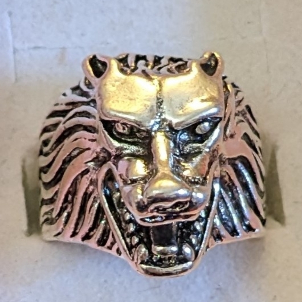 Silver Tone Animal Head Ring – Bold Statement, T2B1L